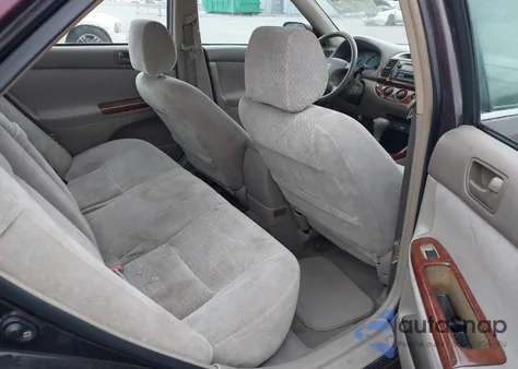 2002 Toyota Camry Le z USA, uszkodzony, nr VIN 4T1BE32K12U527403